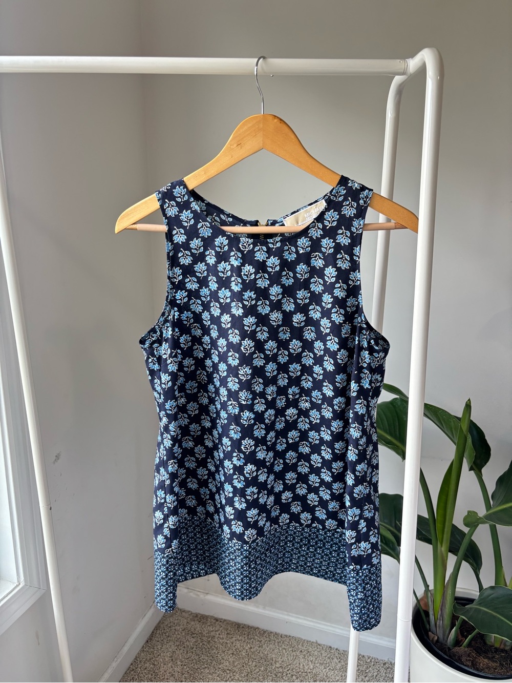M1 MICHAEL Michael Kors Navy Floral Sleeveless Tank Light Blue Geo Print Small